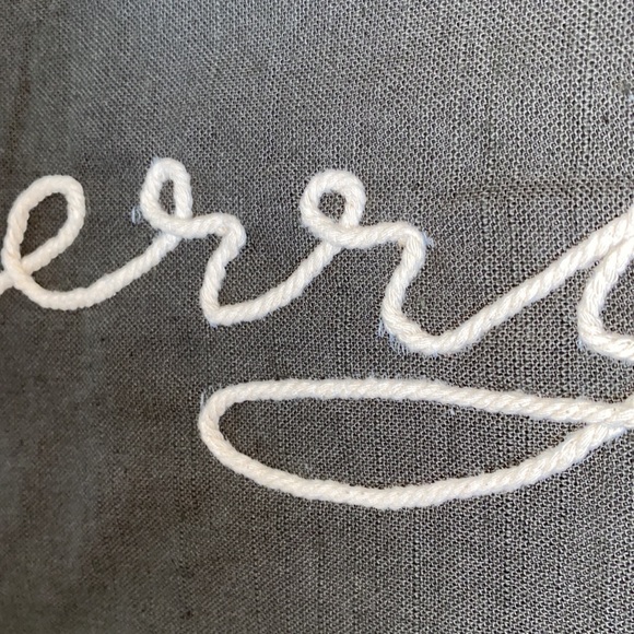 NEW embroidered Christmas table runner with fringe - Picture 3 of 7